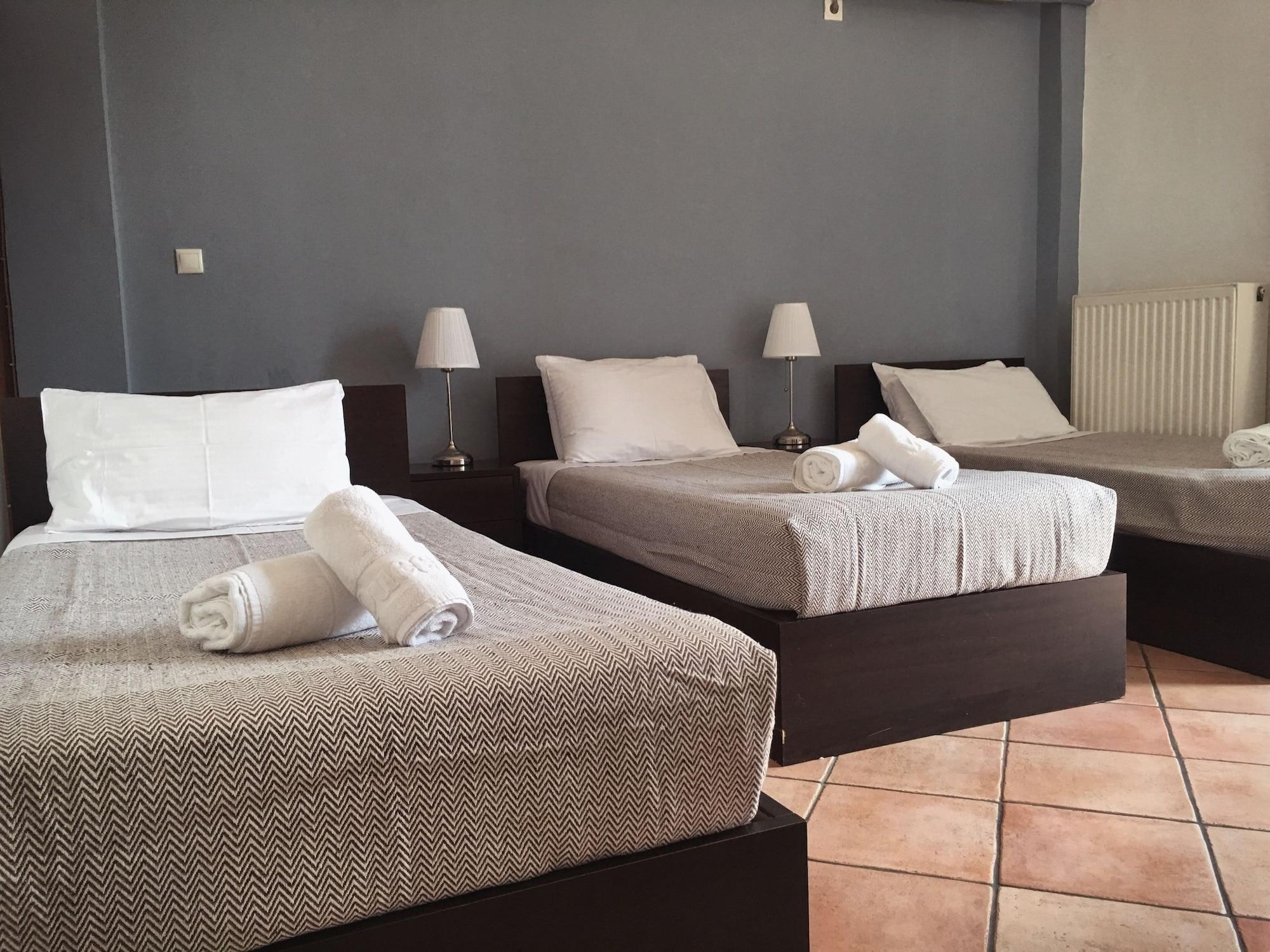 Mc Queen Rooms & Apartments Athena Bagian luar foto