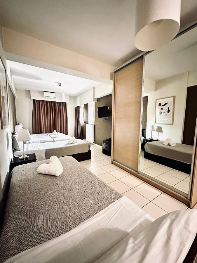 Mc Queen Rooms & Apartments Athena Bagian luar foto