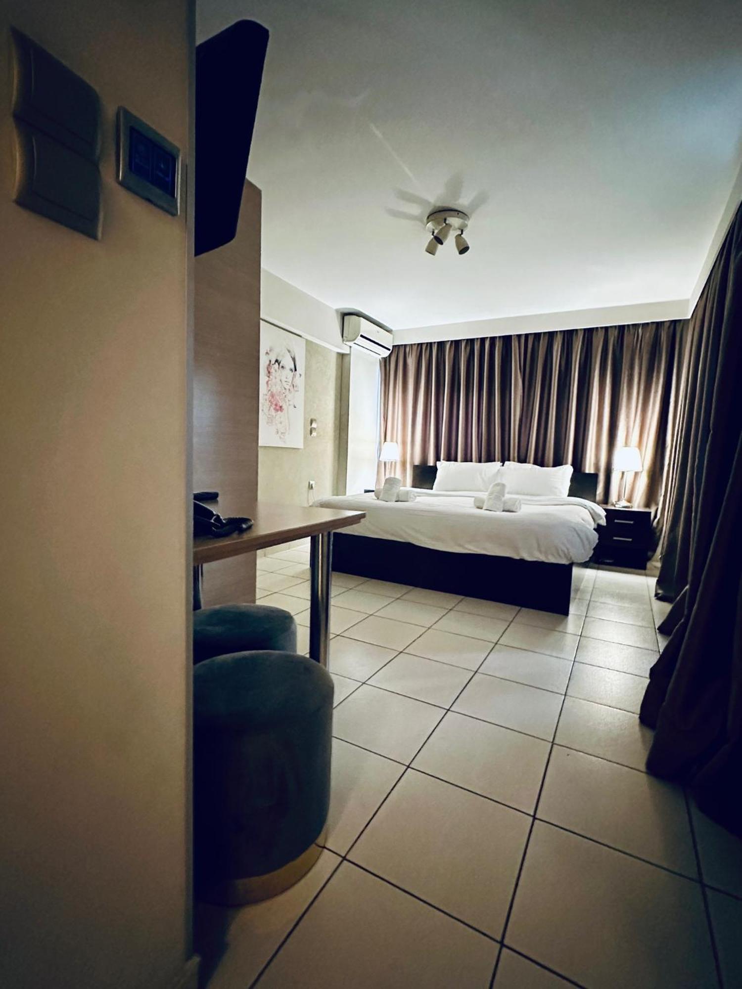 Mc Queen Rooms & Apartments Athena Bagian luar foto
