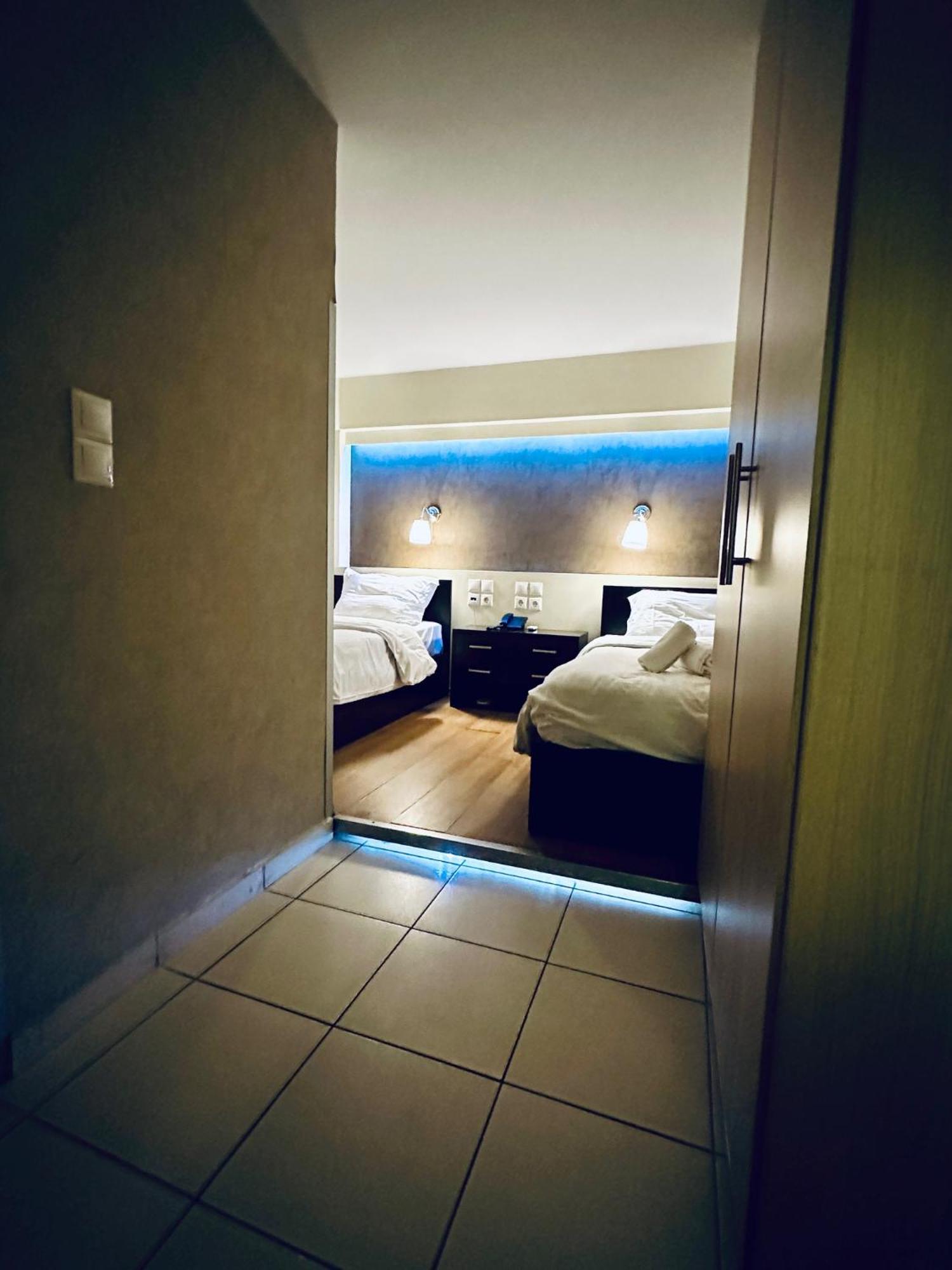 Mc Queen Rooms & Apartments Athena Bagian luar foto