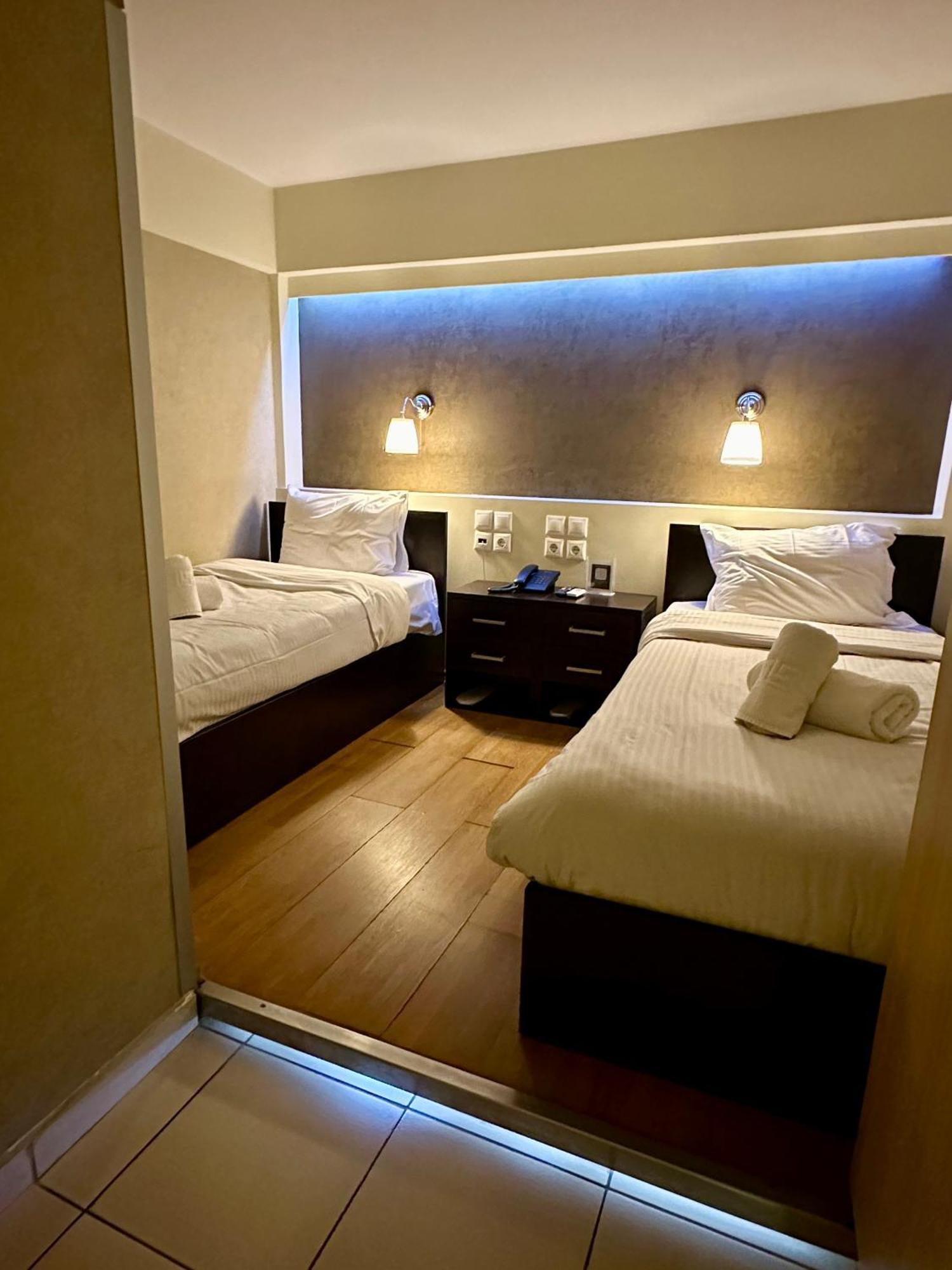 Mc Queen Rooms & Apartments Athena Bagian luar foto