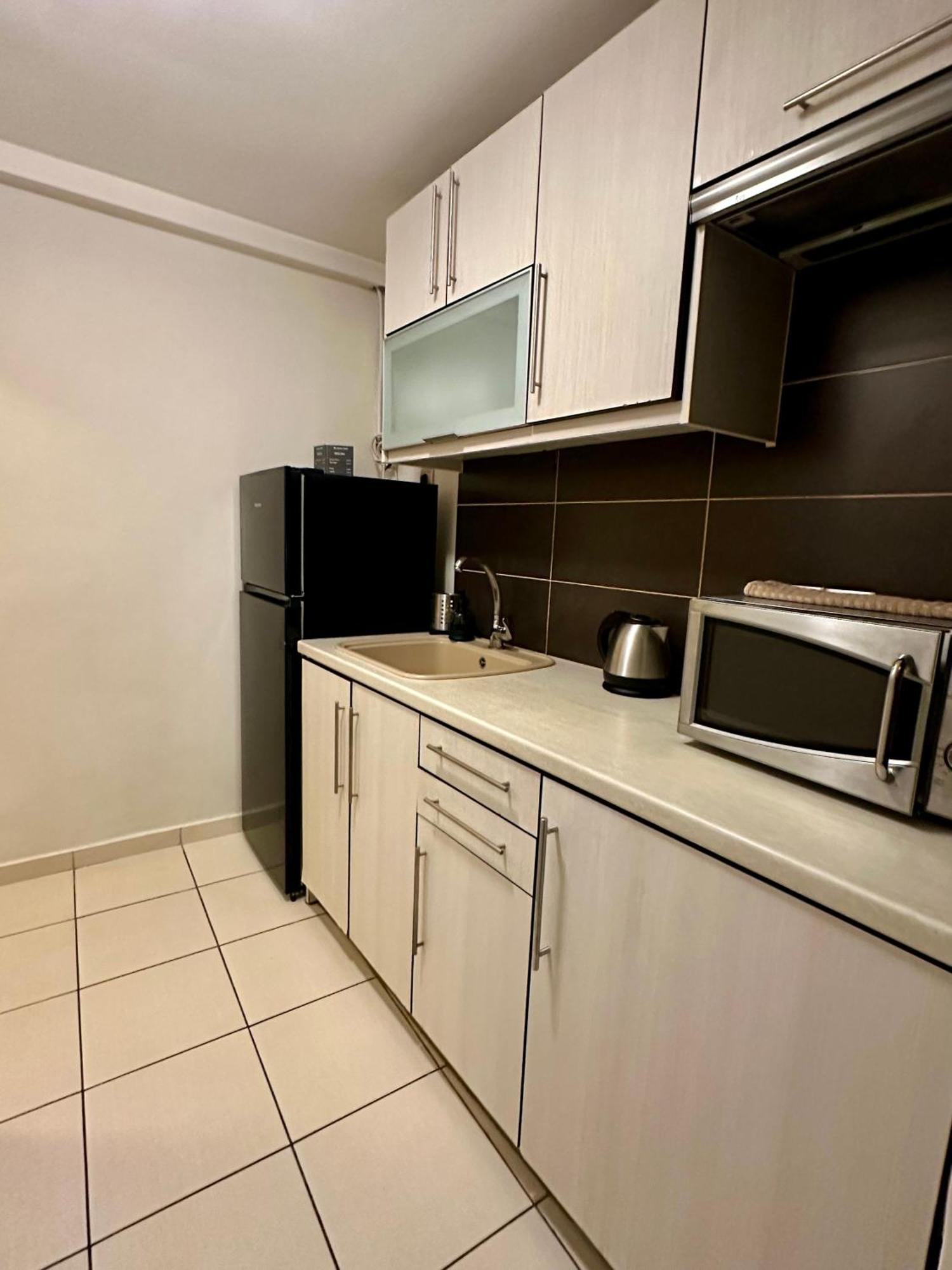 Mc Queen Rooms & Apartments Athena Bagian luar foto