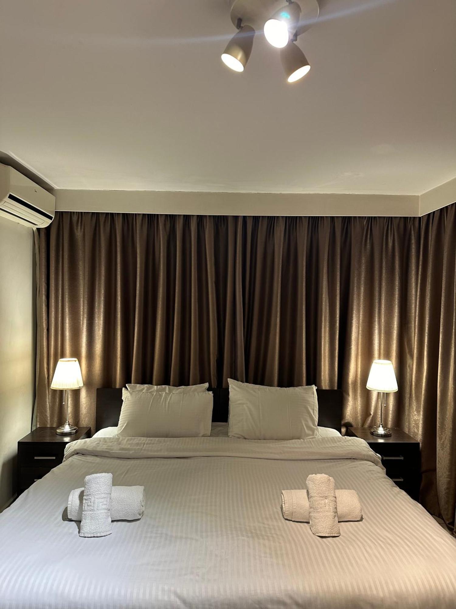 Mc Queen Rooms & Apartments Athena Bagian luar foto