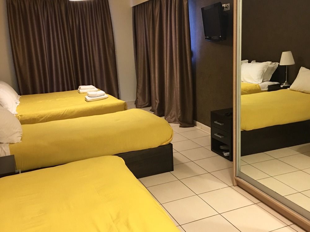 Mc Queen Rooms & Apartments Athena Bagian luar foto