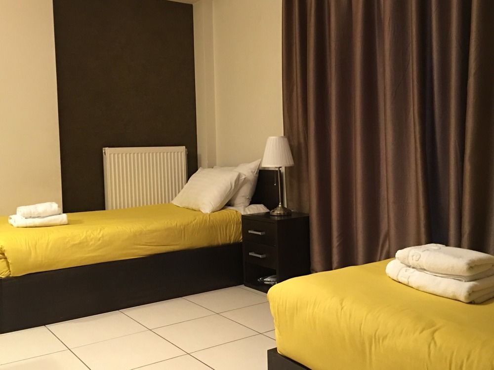 Mc Queen Rooms & Apartments Athena Bagian luar foto